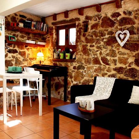 Sweet Stone Apartment In Imittos Atenas Exterior foto